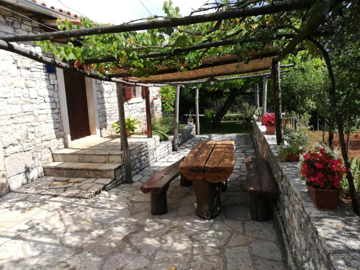 Holiday Home Maria Pazin Exterior foto